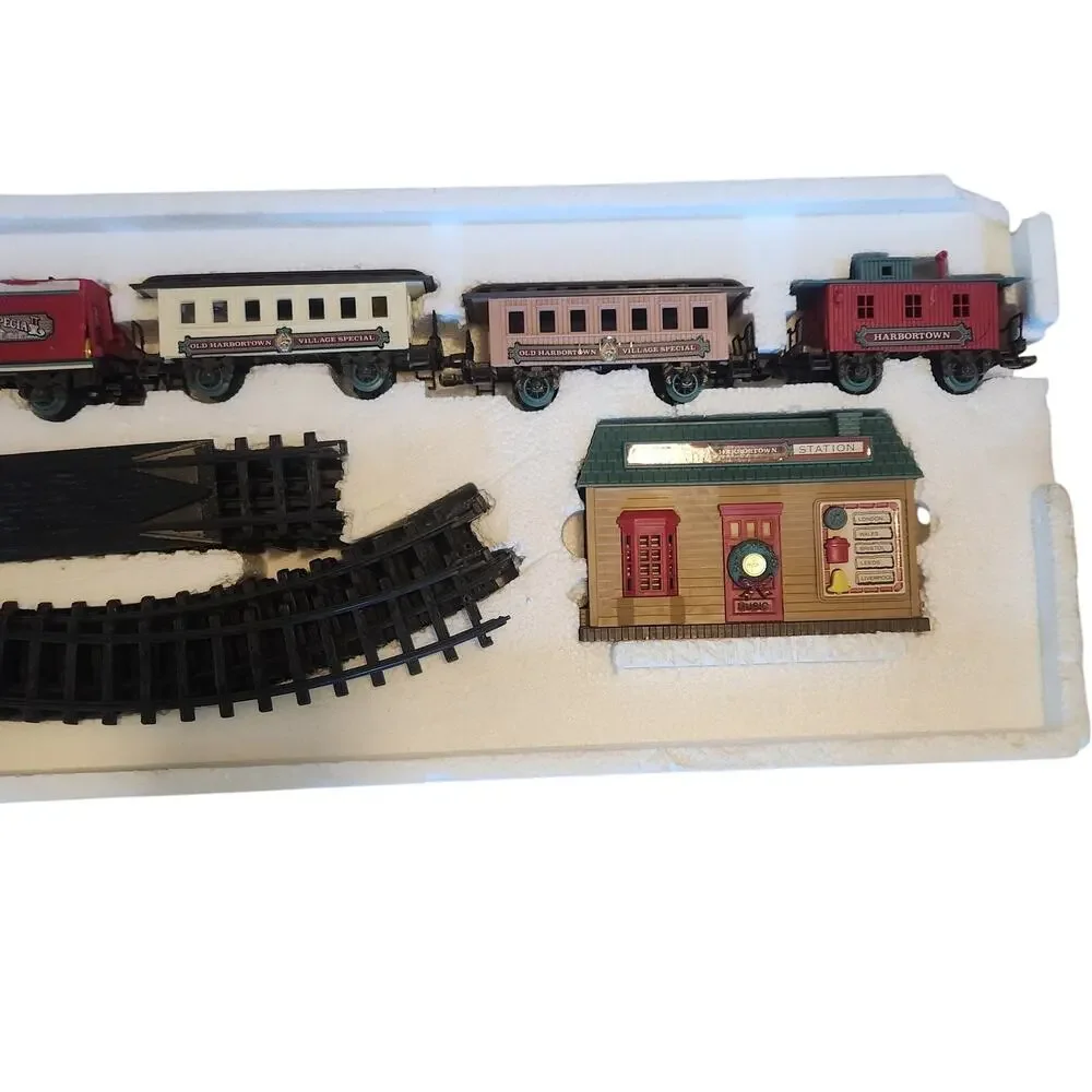 New Bright Bedford Falls Express Christmas Train Set  Sound 1995 Vintage